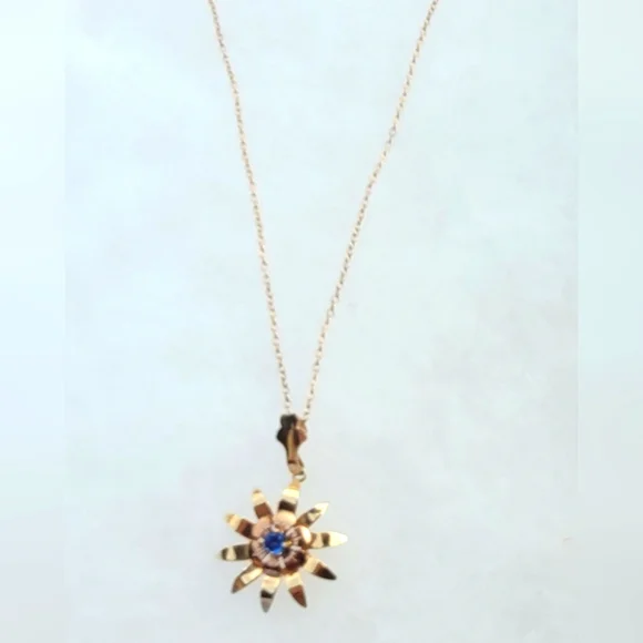 10k Flower Pendant - Picture 3 of 4